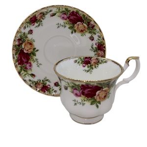 OLD COUNTRY ROSES FOOTED TEACUP AND SAUCER 1962 ROYAL ALBERT BONE CHINA